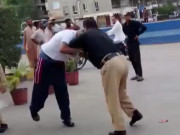 کلفٹن میں شہری اور پولیس اہلکار کے درمیان جھگڑے کی فوٹیج سوشل میڈیا پر وائرل