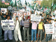 سیاست کے میدان میں احتجاج کا رنگ نمایاں