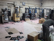 کراچی میں گٹکا فیکٹری پر چھاپہ 14 ملازمین گرفتار کروڑوں کا گٹکا برآمد