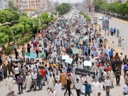 مالی بحران پر احتجاج این ای ڈی یونیورسٹی کے اساتذہ اور ملازمین نے جھولیاں پھیلادیں