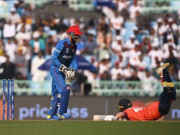 اسکاٹ ایڈورڈز کو اسٹمپڈ کے بجائے رن آؤٹ دینے پر سوال اٹھ گیا