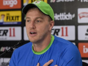 پاکستان کرکٹ ٹیم کے بولنگ کوچ نے پی سی بی سے راہیں جدا کرلیں