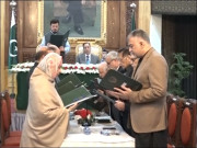 خیبرپختونخوا کی 9 رکنی نگران کابینہ کو حلف اٹھانے کے بعد قلمدان سونپ دیے گئے