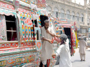 کراچی میں 4 ہزار افراد ٹھنڈے پانی کی فروخت سے اہلخانہ کی کفالت کرتے ہیں