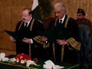 جسٹس سردار طارق مسعود نے بطور قائم مقام چیف جسٹس حلف اٹھا لیا