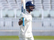 شان مسعود طبیعت خراب ہونے کے باوجود میچ کھیلنے پہنچ گئے