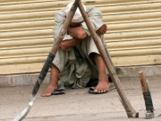 پاکستان ایک نظر میں  آخر کوئی تو بتائے کہ غریب کا قصور کیا ہے