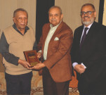 فنی خدمات پر ناپا نے طلعت حسین کو اعزازی یادگار شیلڈ سے نوازا