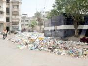 صفائی کا کام بند  جگہ جگہ کچرے کے ڈھیر بیماریاں پھیلنے کا خدشہ