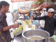 شہر قائد میں ڈھائی ہزار افراد لیموں پانی کی فروخت سے گھر چلاتے ہیں ایکسپریس سروے