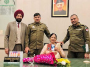 بھارتی خاتون اپنے والد کی یاد میں لاہور کا تھانہ دیکھنے پہنچ گئیں