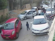 کراچی مییں سفید کرولا گینگ پھرمتحرک عمرے سے واپس آئی فیملی گھر کی دہلیز پر لٹ گئی