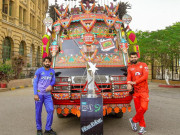 پی ایس ایل 9 فائنل سے قبل رضوان اور شاداب کا ٹرافی کے ساتھ فوٹو شوٹ