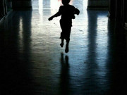 گٹر میں گرنے والے بچے کی والدہ کا واٹر بورڈ پر 6 کروڑ ہرجانے کا دعویٰ