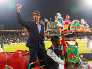 شعیب اختر کا ورلڈکپ ٹرافی کے ہمراہ آٹو رکشہ پر اسٹیڈیم کا چکر