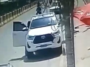 کراچی سے چھینی گئی ڈبل کیبن گاڑی لاڑکانہ سے برآمد