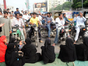 شہر کے مختلف علاقوں میں پانی و بجلی کی عدم فراہمی پر مظاہرے جاری  