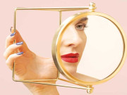 آئینہ دیکھنا بھی تو ضروری ہے