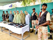 قصبہ کالونی کالعدم تنظیم کے 5ملزمان گرفتار خودکش جیکٹ بنانے کا سامان اور اسلحہ برآمد