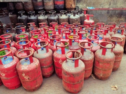 ایل پی جی سلنڈروں کی ’ایکسپائری ڈیٹ‘ کا وائرل دعویٰ غلط نکلا، اوگرا نے حقیقت واضح کردی