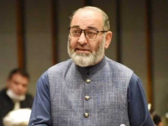 سابق سینیٹر مشتاق  احمد نے نئی سیاسی جماعت  کے قیام کا اعلان کردیا