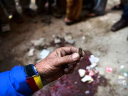 کراچی پولیس مقابلے میں ملزمان کی فائرنگ سے خاتون جاں بحق بیٹی شدید زخمی