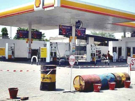 لاہور سمیت پنجاب میں پیٹرول سپلائی سست، قلت کا خدشہ پیدا ہوگیا