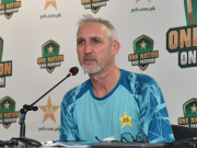 میری توجہ پاکستان کو بڑی ٹیسٹ ٹیموں کیخلاف سیریز جتوانا ہے