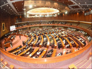 حکمراں اتحاد دو تہائی اکثریت سے محروم پی ٹی آئی قومی اسمبلی کی سب سے بڑی جماعت بن جائیگی