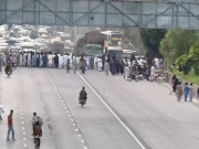 مخصوص نشستوں کے فیصلے پر لیگی کارکنان کا احتجاج سپریم کورٹ کے خلاف نعرے