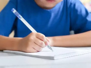 کیا آپ بھی اپنے پین اور پینسل کو پاﺅں لگاتے ہیں