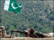 دشمن کی تاک اور سیاستدانوں کی ٹیڑھی ناک