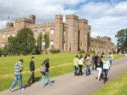 انگلش لینگویج سرٹیفکیٹ اسکینڈل  برطانیہ میں کھلبلی مچ گئی 