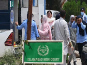 پی ٹی آئی سیکریٹریٹ سے کارکنوں کی گرفتاری کیا دفتر میں بیٹھنا جرم ہے اسلام آباد ہائیکورٹ