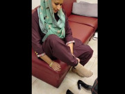 لاہور ایئرپورٹ پر پی آئی اے ایئر ہوسٹس غیر ملکی کرنسی اسمگل کرتے ہوئے گرفتار