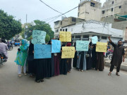 گورنمنٹ ایلیمنٹری کالج آف ایجوکیشن لیاری کو بوائز ہاسٹل بنانے کیخلاف طالبات کا احتجاج