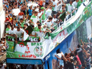 وطن واپسی پر الجزائر کی فٹبال ٹیم کا ہیروز جیسا استقبال 