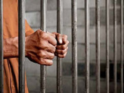 کراچی؛ سگی بیٹی سے جنسی زیادتی کے مقدمے میں درندہ صفت باپ کو 10 برس قید