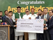 ارشد ندیم کو نجی بینک کی جانب سے 9297 ملین کا انعامی تحفہ