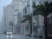 جاپان میں سمندری طوفان ساحل سے ٹکرا گیا تیزہواؤں اورموسلادھار بارش نے تباہی مچادی