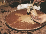 کراچی گٹکے میں استعمال ہونے والی چھالیہ سے بھری آلٹو کار پکڑی گئی