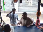 کراچی ڈاکوؤں نے شہری کو چند سیکنڈ میں قیمتی سامان سے محروم کردیا