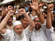 بجلی کی عدم فراہمی پر شاہین کمپلیکس پر احتجاج ٹریفک معطل