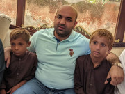 وزیر تعلیم پنجاب نے رول بیچنے والے بچے کو ملاقات کیلئے بلا لیا