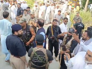 صوابی میں لوڈشیڈنگ سے تنگ شہریوں کو تربیلا ڈیم کے سامنے دھرنا