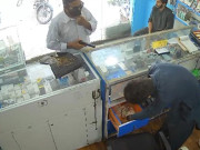 کراچی میں دکاندار نے حاضر دماغی سے ڈکیتی کی کوشش ناکام بنادی