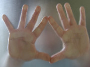 مردان پیسے نہ دینے پر سفاک ملزم نے بلیڈ سے بچے کی زبان کاٹ دی