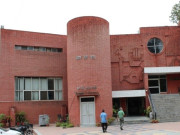 پنجاب آرٹس کونسل کی فحاشی پھیلانے والے تھیٹرز کیخلاف کارروائیاں