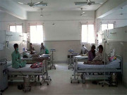 کراچی کے سرکاری اسپتالوں میں بستروں کی تعداد نہ ہونے کے برابر، عملے کی بھی قلت