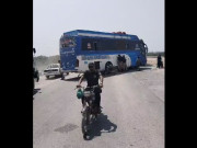 کراچی میں مسافربس پر پولیس فائرنگ سے ٹائر برسٹ حادثے سے بال بال بچ گئی اہلکار گرفتار